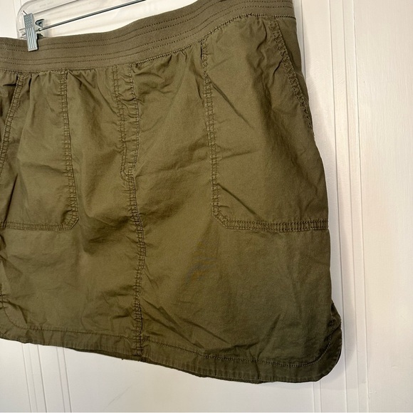 Chico’s Pull-On Skort, Size 14 (2.5) army green - Picture 3 of 9